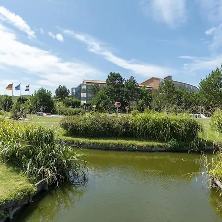 By The Dunes Near The Sea 줄리아나도르프