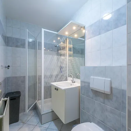 By The Dunes Near The Sea 줄리아나도르프